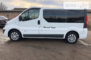 Вантажопасажирський фургон Renault Trafic 2011 в 