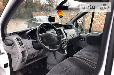 Вантажопасажирський фургон Renault Trafic 2011 в 