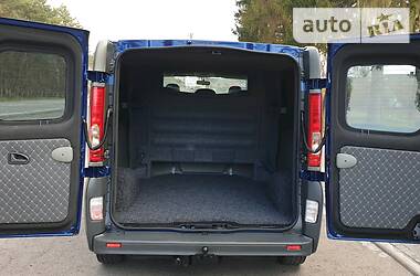 Вантажопасажирський фургон Renault Trafic 2010 в 