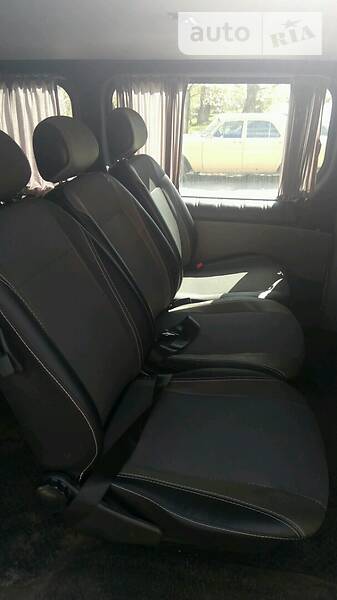 Вантажопасажирський фургон Renault Trafic 2005 в Хмельницькому