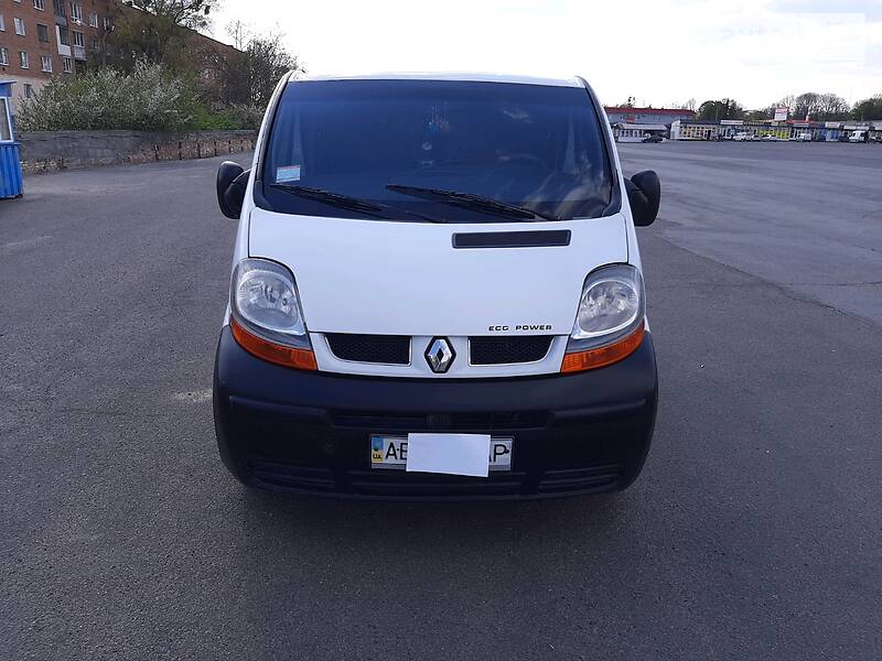 Вантажопасажирський фургон Renault Trafic 2002 в Тульчині
