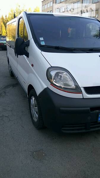 Вантажопасажирський фургон Renault Trafic 2005 в Хмельницькому