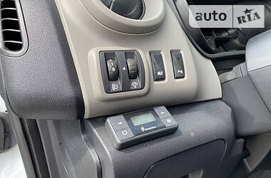 Вантажопасажирський фургон Renault Trafic 2014 в 