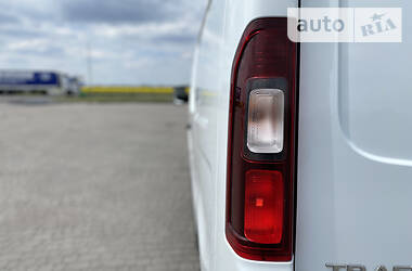 Вантажопасажирський фургон Renault Trafic 2014 в 