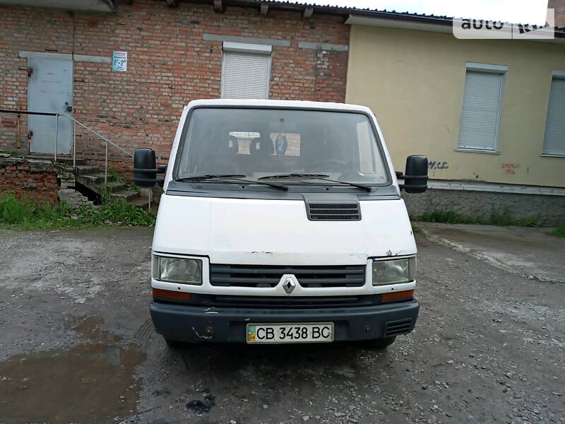 Грузопассажирский фургон Renault Trafic 1996 в Конотопе