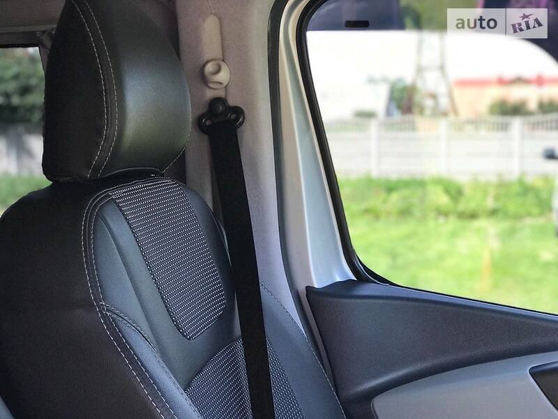 Вантажопасажирський фургон Renault Trafic 2015 в Луцьку