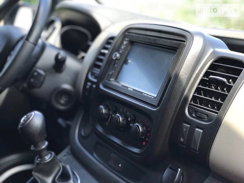 Вантажопасажирський фургон Renault Trafic 2015 в Луцьку