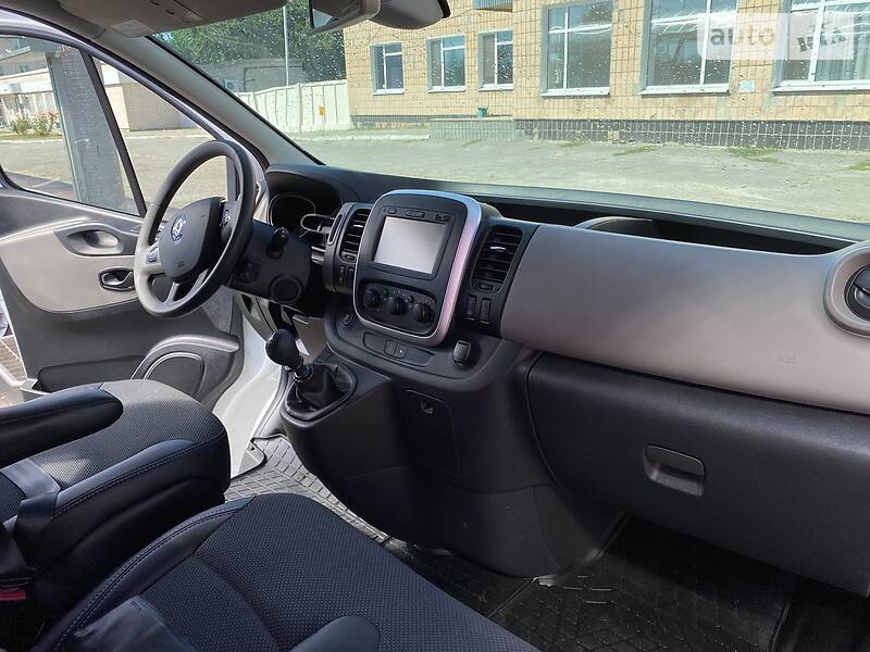 Вантажопасажирський фургон Renault Trafic 2016 в Полтаві