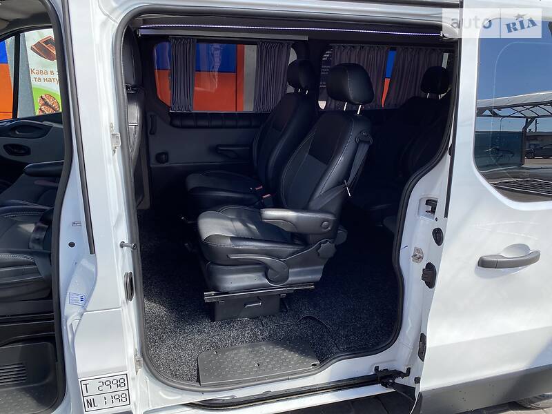 Вантажопасажирський фургон Renault Trafic 2016 в Полтаві