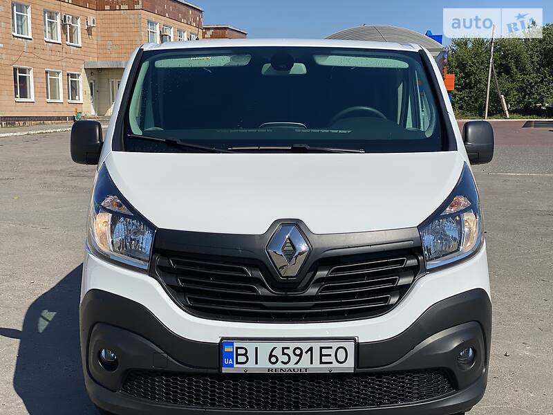 Вантажопасажирський фургон Renault Trafic 2016 в Полтаві