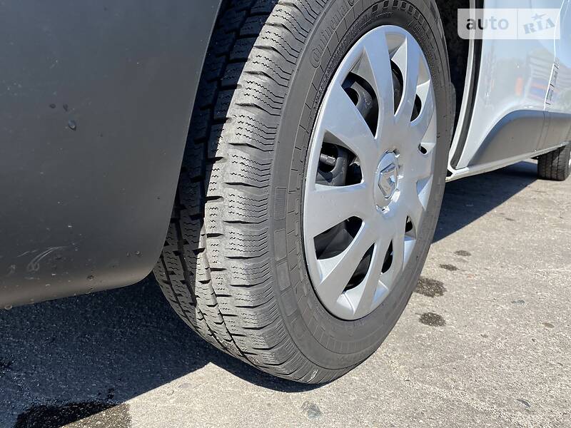 Вантажопасажирський фургон Renault Trafic 2016 в Полтаві