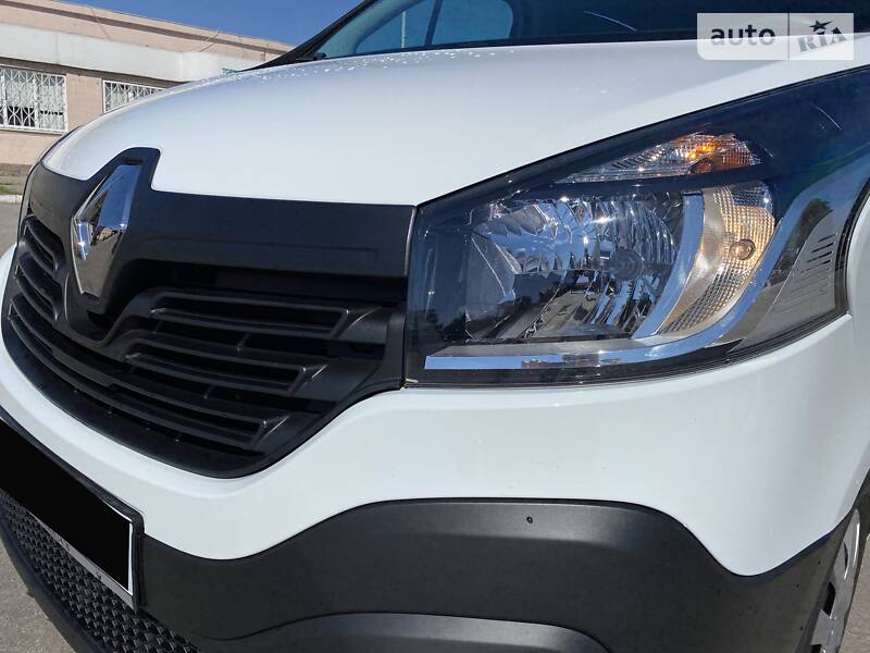 Вантажопасажирський фургон Renault Trafic 2016 в Полтаві