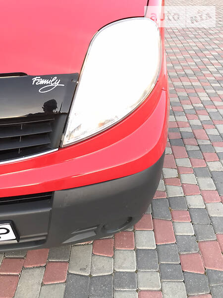 Вантажопасажирський фургон Renault Trafic 2007 в Чернівцях фото 5 Вантажопасажирський фургон Renault Trafic 2007 в Чернівцях