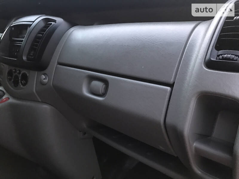 Вантажопасажирський фургон Renault Trafic 2007 в Чернівцях фото 42 Вантажопасажирський фургон Renault Trafic 2007 в Чернівцях