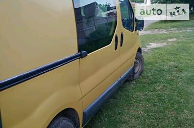 Грузопассажирский фургон Renault Trafic 2003 в Ровно