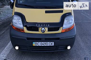 Грузопассажирский фургон Renault Trafic 2003 в Новояворовске