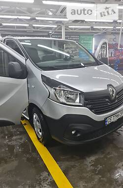 Грузопассажирский фургон Renault Trafic 2015 в Черновцах