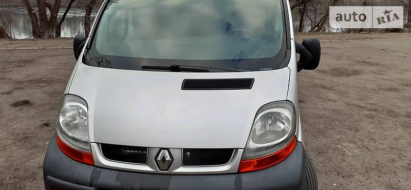 Минивэн Renault Trafic 2006 в Новой Каховке