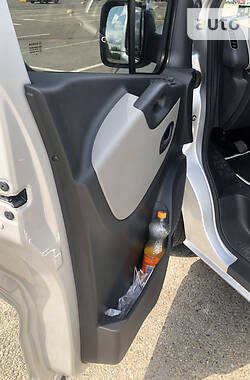 Минивэн Renault Trafic 2016 в 