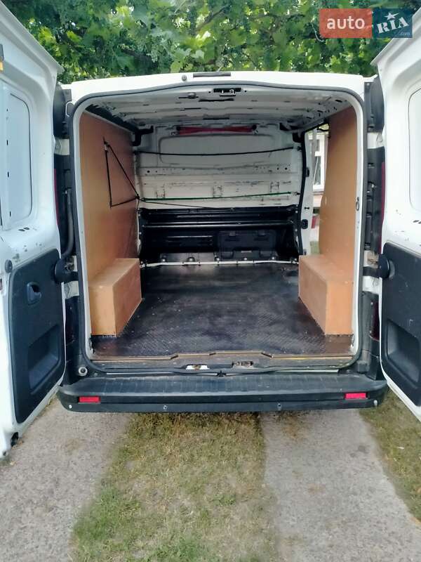 Вантажопасажирський фургон Renault Trafic 2014 в Полтаві