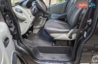 Минивэн Renault Trafic 2012 в 