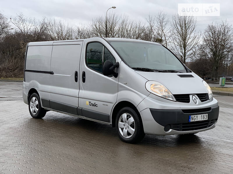 Вантажний фургон Renault Trafic 2013 в Рівному