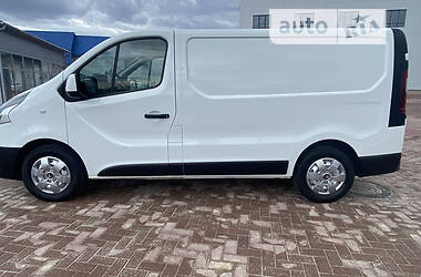 Грузопассажирский фургон Renault Trafic 2015 в Ровно