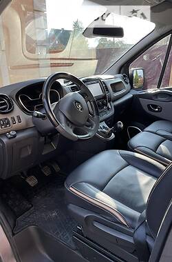 Минивэн Renault Trafic 2017 в 