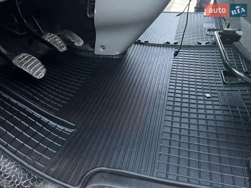 Минивэн Renault Trafic 2006 в Ивано-Франковске