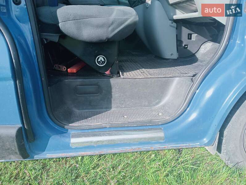 Мінівен Renault Trafic 2005 в Старому Самборі