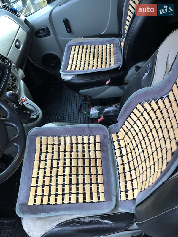 Мінівен Renault Trafic 2004 в Радивиліві