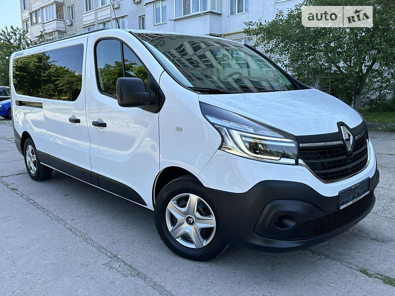 Минивэн Renault Trafic 2021 в 