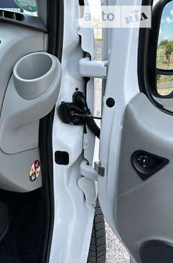 Минивэн Renault Trafic 2013 в 