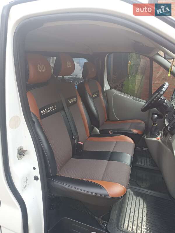 Мінівен Renault Trafic 2004 в Тростянці