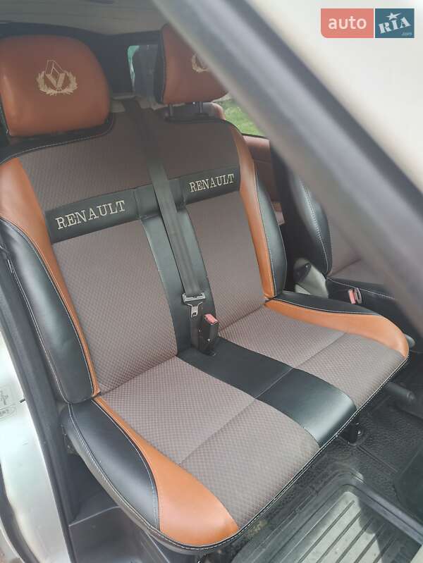 Мінівен Renault Trafic 2004 в Тростянці