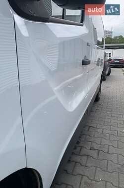 Мінівен Renault Trafic 2015 в 