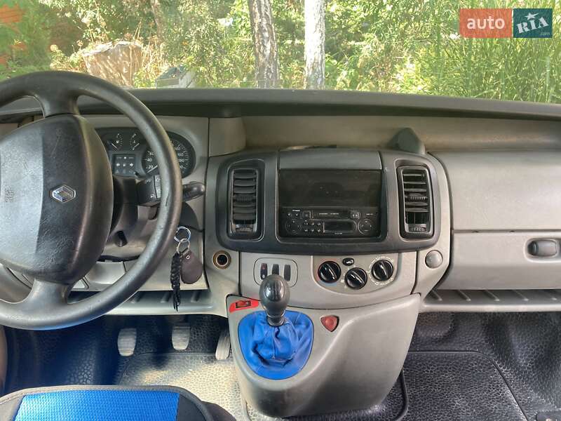 Микроавтобус Renault Trafic 2004 в Черноморске