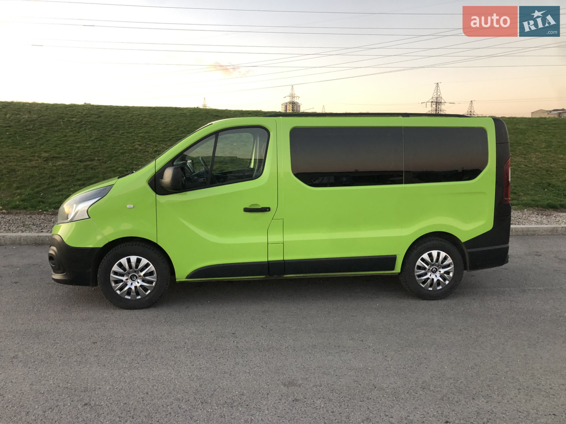 2016 Renault Trafic - мініатюра 2