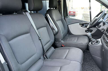 Минивэн Renault Trafic 2015 в 