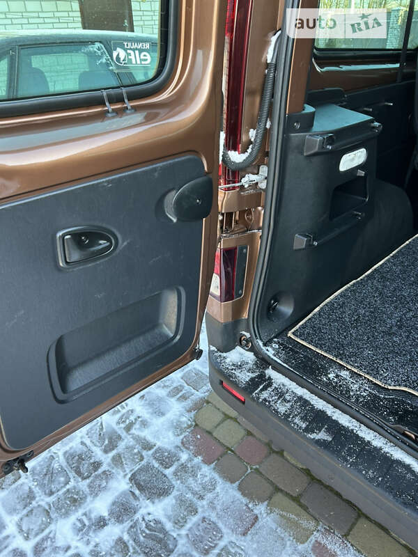 Минивэн Renault Trafic 2017 в Киеве