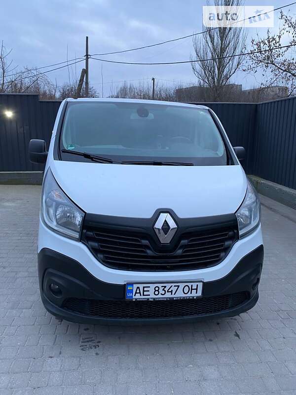 Мінівен Renault Trafic 2015 в Дніпрі