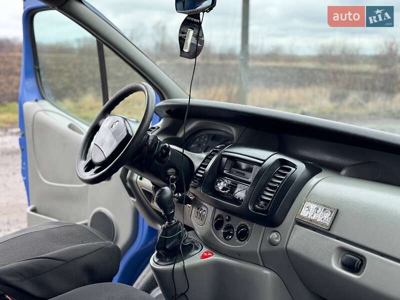 Мінівен Renault Trafic 2005 в Благовіщенську