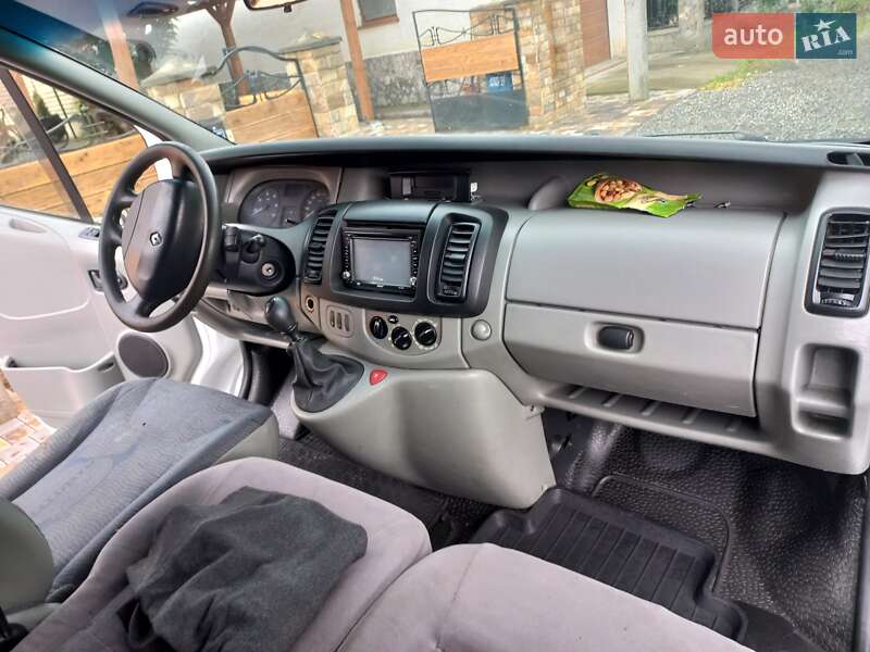 Минивэн Renault Trafic 2005 в Виноградове