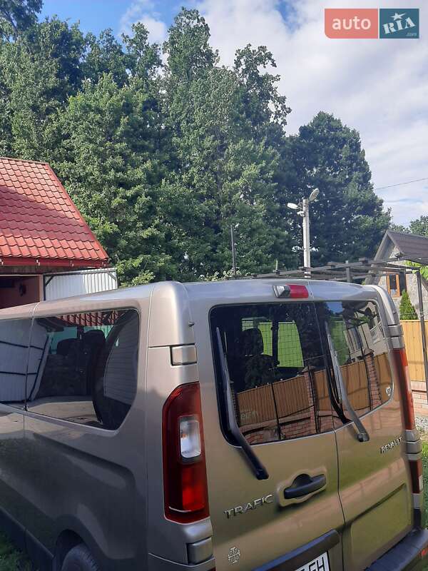 Мінівен Renault Trafic 2016 в Чернівцях
