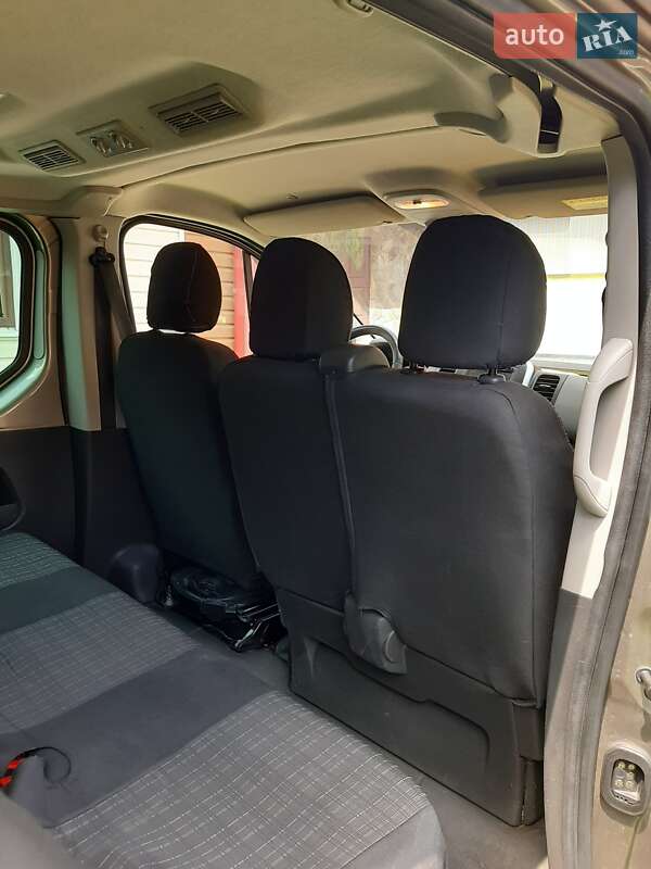 Мінівен Renault Trafic 2016 в Чернівцях