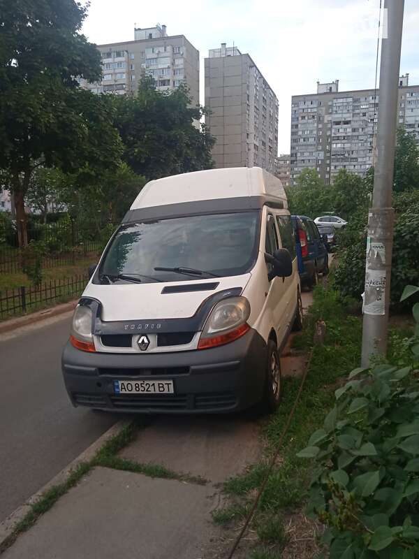 Мінівен Renault Trafic 2004 в Ужгороді