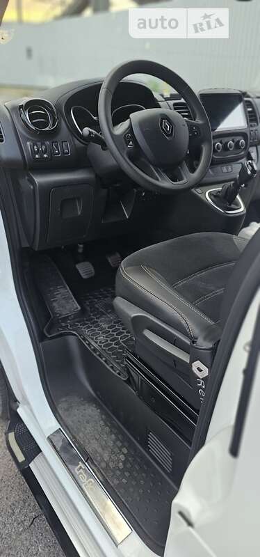 Минивэн Renault Trafic 2020 в Сваляве