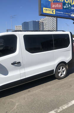 Минивэн Renault Trafic 2015 в 