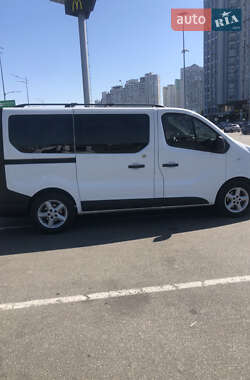 Минивэн Renault Trafic 2015 в 