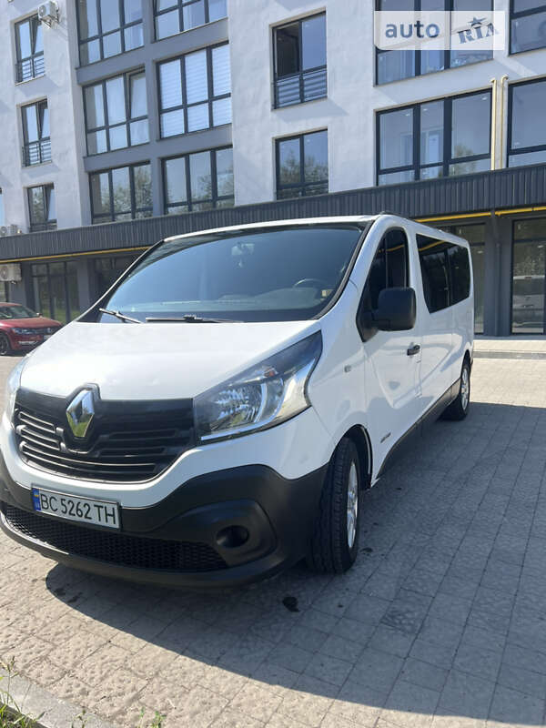 Мінівен Renault Trafic 2015 в Новояворівську